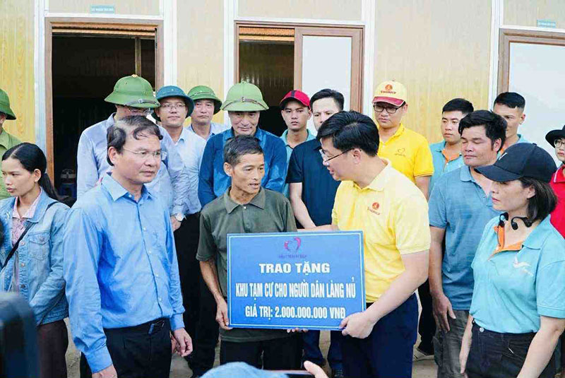 Vingroup hỗ trợ khẩn cấp 500 tỷ đồng cho đồng bào bị thiệt hại do bão Bualoi -0