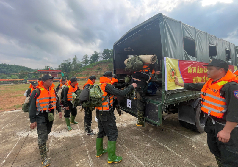 Trung đoàn Cảnh sát cơ động Tây Bắc ra quân hỗ trợ tỉnh Tuyên Quang khắc phục hậu quả mưa bão -1