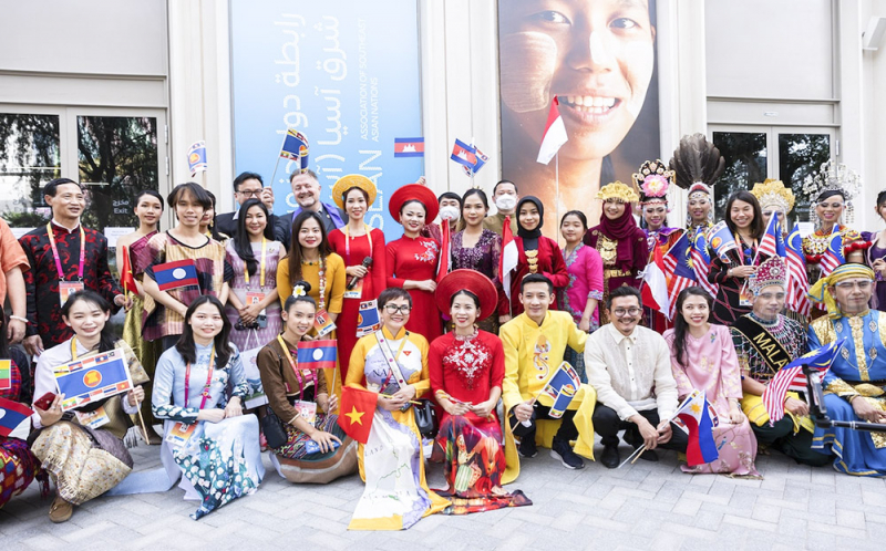 các ngh- si vi-t nam cùng tham d- asean-presents-viet-nam-2.jpg -0