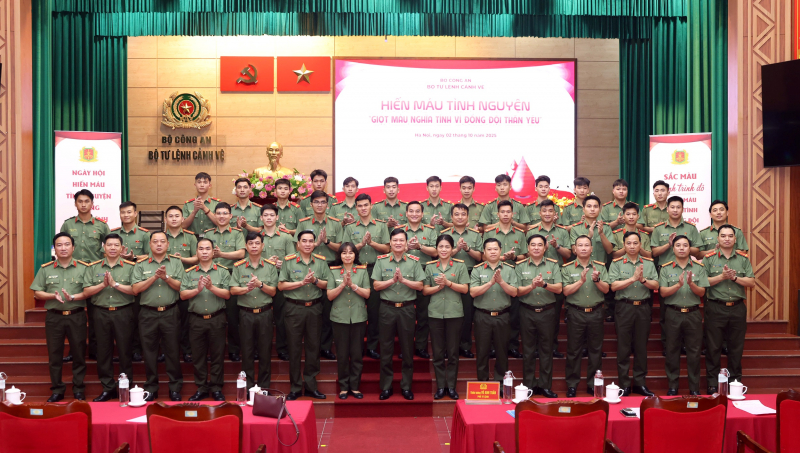 “Giọt máu nghĩa tình” của chiến sĩ Cảnh vệ -0