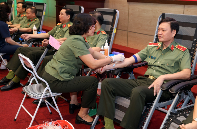 “Giọt máu nghĩa tình” của chiến sĩ Cảnh vệ -0