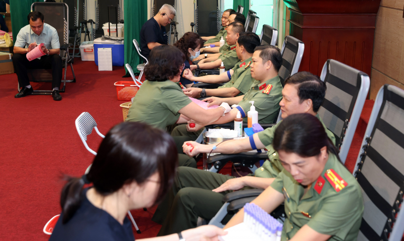 “Giọt máu nghĩa tình” của chiến sĩ Cảnh vệ -1