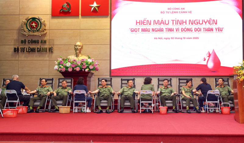 “Giọt máu nghĩa tình” của chiến sĩ Cảnh vệ -0