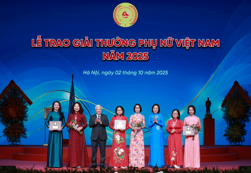 Phụ nữ Việt Nam đóng góp to lớn vào sự phát triển bền vững và phồn vinh của đất nước. -0