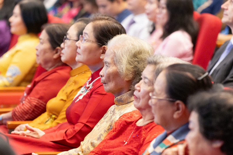 Phụ nữ Việt Nam trong thời kỳ mới -0