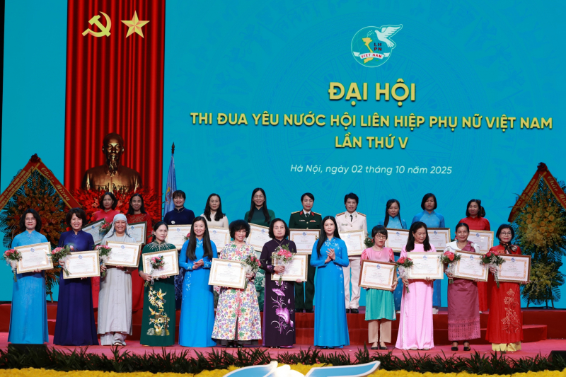 Phụ nữ Việt Nam đóng góp to lớn vào sự phát triển bền vững và phồn vinh của đất nước. -0