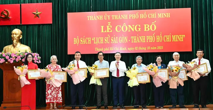 For the first time, Ho Chi Minh City has a general history book on the historical process of formation and development -0