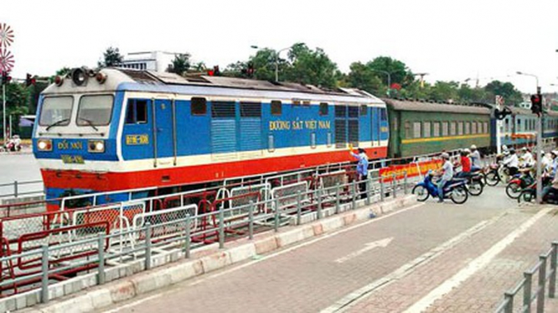 Nationwide, there are still more than 11,500 railway corridor violations that have not been cleared -0