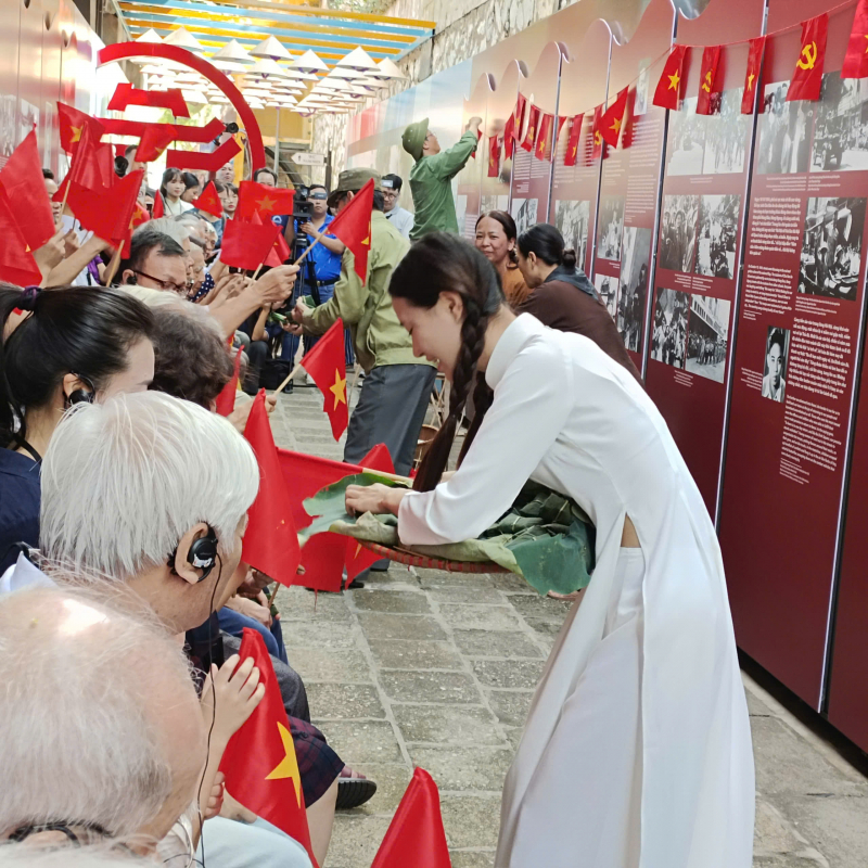 Trưng bày “Vang mãi khúc khải hoàn” kỷ niệm 71 năm Ngày Giải phóng Thủ đô -0