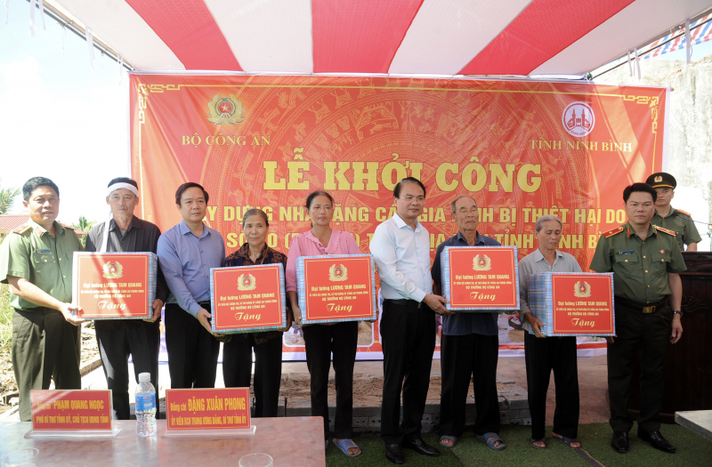 Bộ Công an sẻ chia mất mát với đồng bào vùng tâm bão Ninh Bình -0