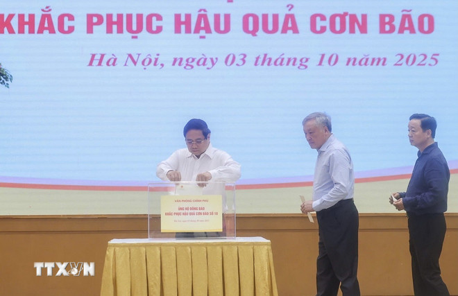 Thủ tướng và lãnh đạo Chính phủ quyên góp ủng hộ đồng bào bị thiệt hại do bão lũ -0