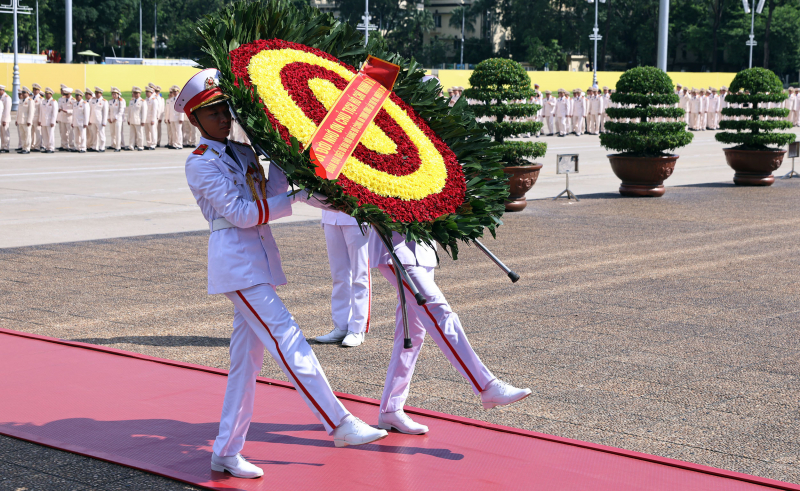Đoàn đại biểu Đảng ủy Công an Trung ương, Bộ Công an vào Lăng viếng Bác -0