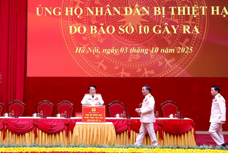 Đảng uỷ Công an Trung ương phát động ủng hộ nhân dân bị thiệt hại do bão số 10 -0