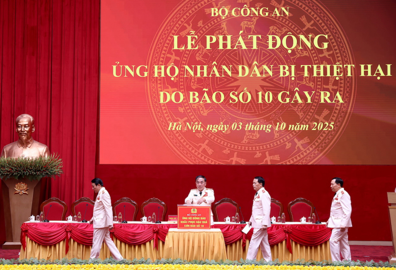 Đảng uỷ Công an Trung ương phát động ủng hộ nhân dân bị thiệt hại do bão số 10 -0