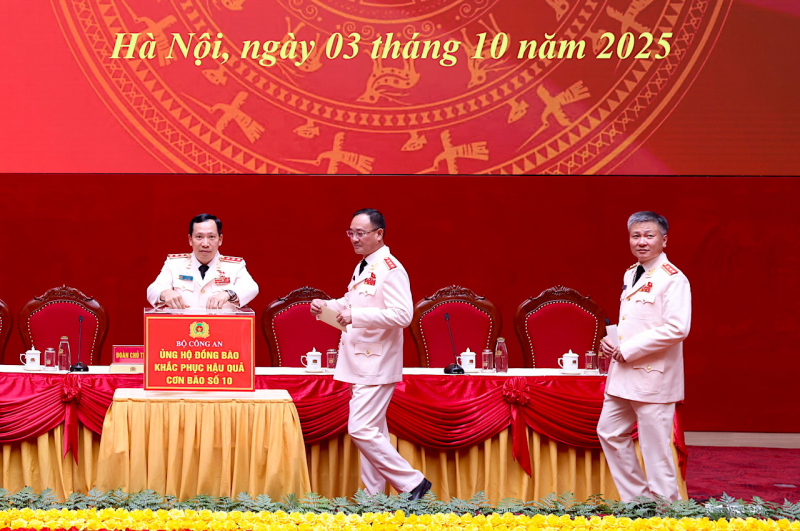 Đảng uỷ Công an Trung ương phát động ủng hộ nhân dân bị thiệt hại do bão số 10 -1