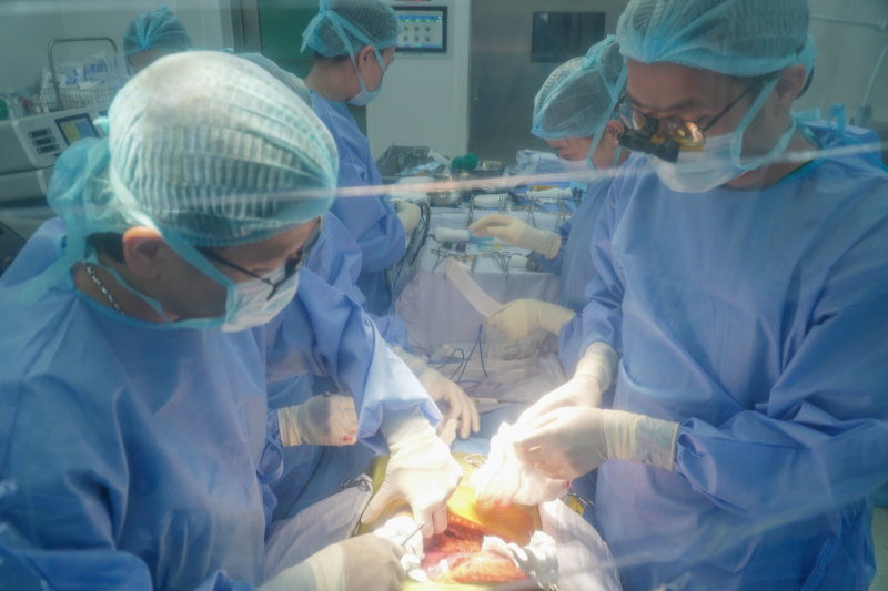 Người lính - bác sĩ hồi sinh từ chính lá gan hiến tặng của anh ruột -1