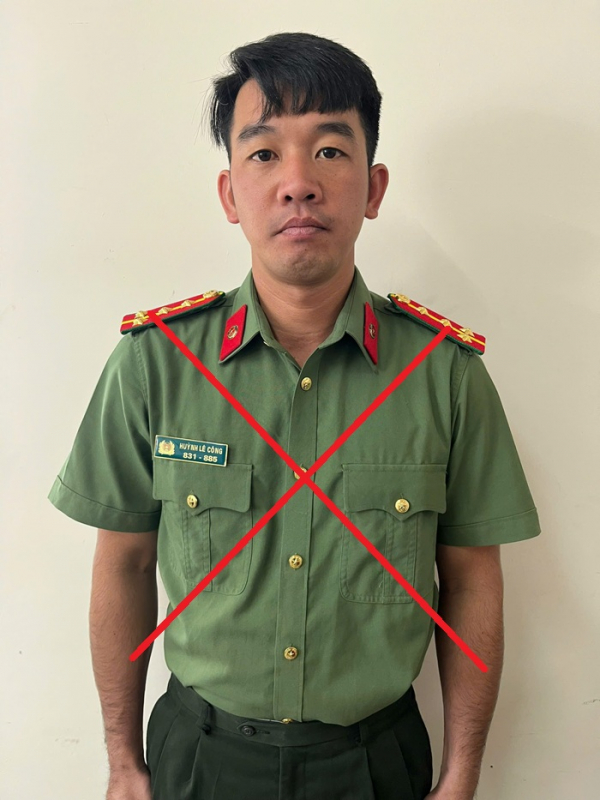 Nam thanh niên có “sở thích” giả danh Công an, đeo còng số 8 -0