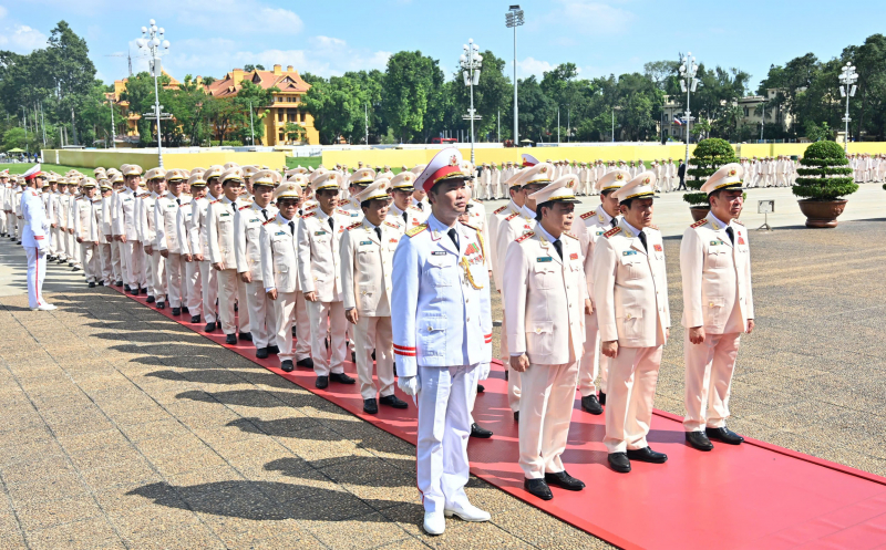 Đoàn đại biểu Đảng ủy Công an Trung ương, Bộ Công an vào Lăng viếng Bác -0