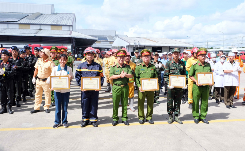 Cần Thơ tổ chức thực tập phương án chữa cháy và cứu nạn cứu hộ cấp thành phố -0