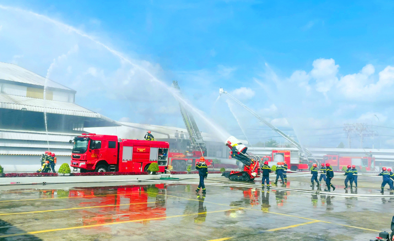 Cần Thơ tổ chức thực tập phương án chữa cháy và cứu nạn cứu hộ cấp thành phố -0