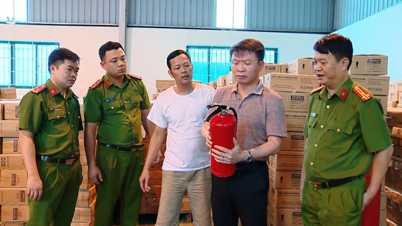 Giám đốc Công ty Tomoken sản xuất hàng triệu bình chữa cháy giả -0