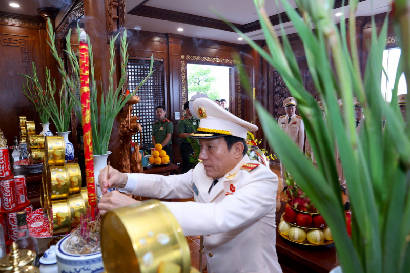 Đảng uỷ Công an Trung ương dân hương tưởng niệm Chủ tịch Hồ Chí Minh -0