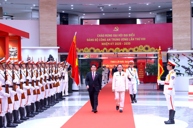 Các đồng chí lãnh đạo chủ chốt của Đảng dự Đại hội đại biểu Đảng bộ Công an Trung ương lần thứ VIII -1