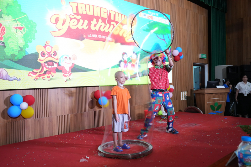 Mang Trung thu yêu thương đến với hàng nghìn bệnh nhi -0