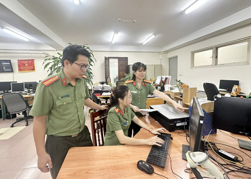 z7073711238883_174f987555977fd2db25dc1d7f301c55.jpg -0