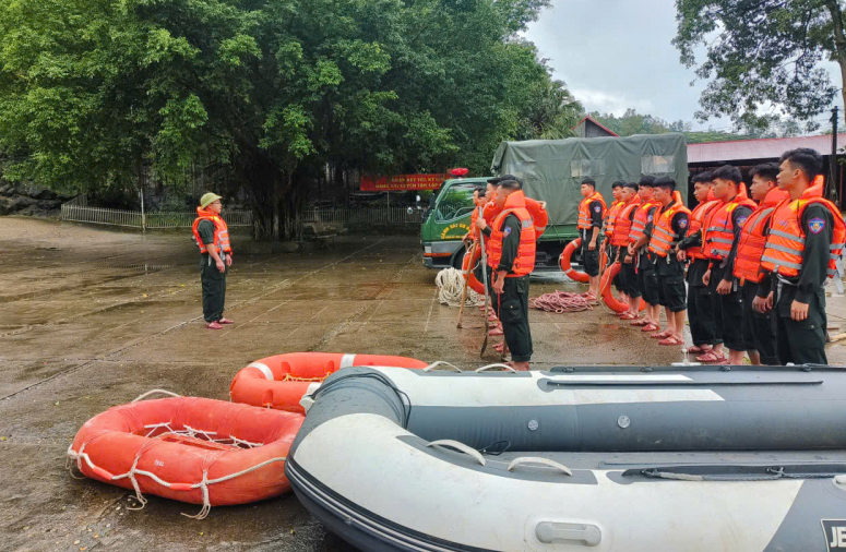 Bộ trưởng Lương Tam Quang gửi Thư động viên lực lượng CAND ứng phó thiên tai, bảo đảm an toàn cho nhân dân -0