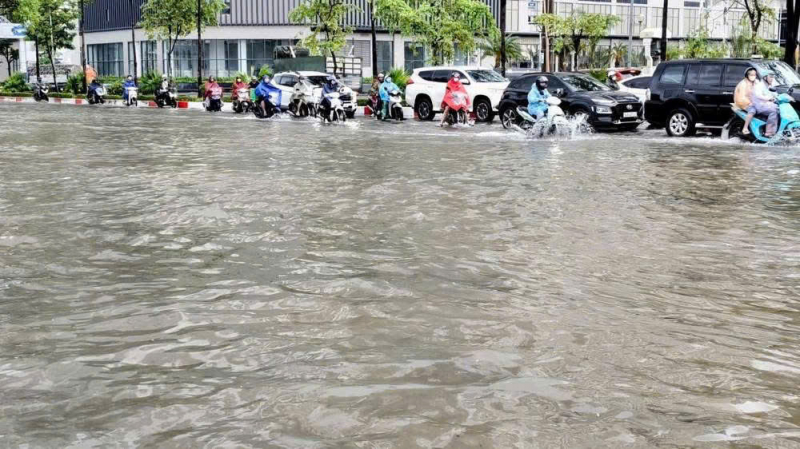 Hanoi eist dat scholen proactief reageren op de hevige regenval veroorzaakt door storm nr. 11-0