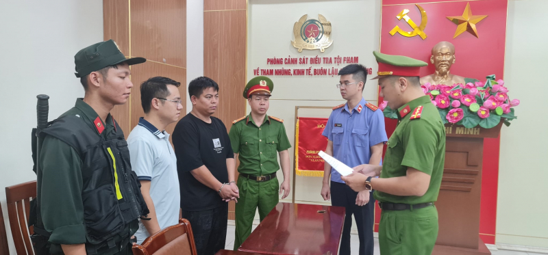 Triệt phá đường dây buôn lậu nhập khẩu hàng gia công có quy mô cực lớn -0