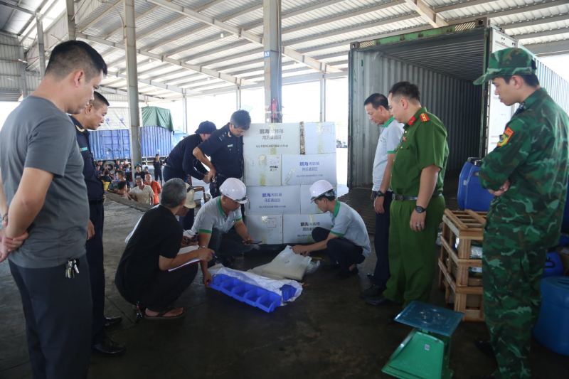 Triệt phá đường dây buôn lậu nhập khẩu hàng gia công có quy mô cực lớn -0