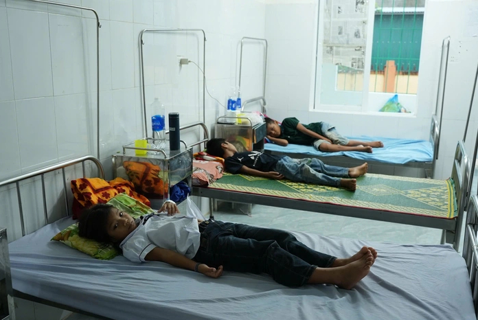 Bacillus cereus bacteria detected in food causes 40 students to be hospitalized due to food poisoning -0