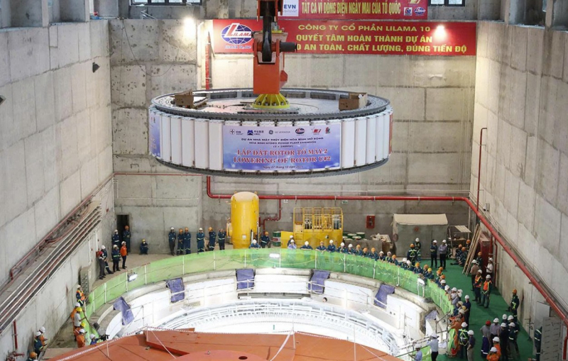 Hạ đặt thành công rotor tổ máy số 2 - Dự án thủy điện Hòa Bình mở rộng -1