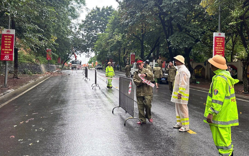 Những bàn tay ấm giữa mưa lũ Tuyên Quang -0