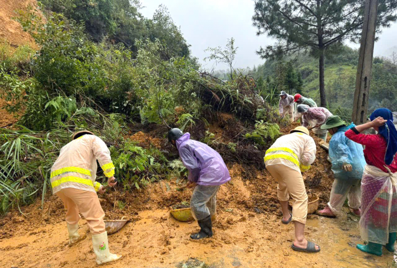 Những bàn tay ấm giữa mưa lũ Tuyên Quang -0