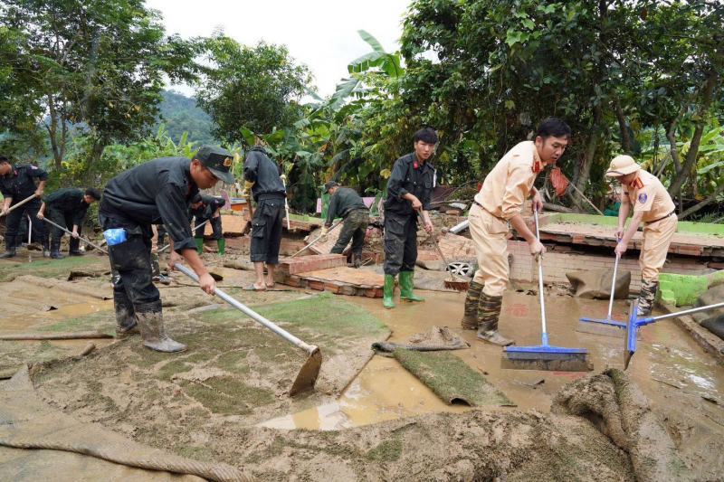 Những bàn tay ấm giữa mưa lũ Tuyên Quang -2