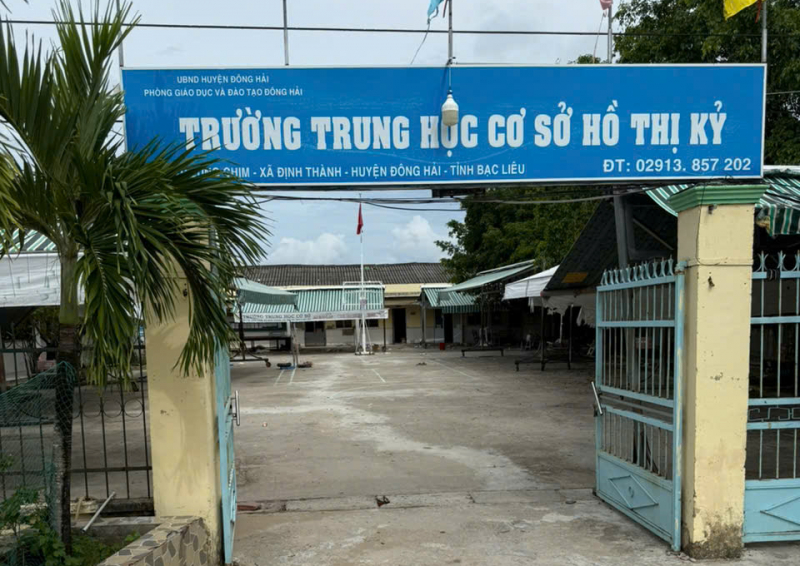 Hiệu trưởng cho vợ là giáo viên thuê căn tin của trường -0
