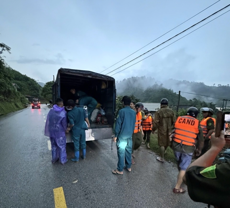 Bac Khe 1 Hydropower Dam Breaks in Lang Son: Continues to Evacuate People in Neighboring Areas -0
