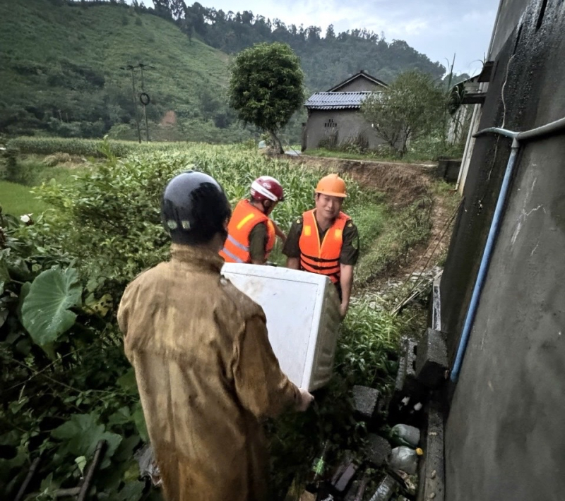 Bac Khe 1 Hydropower Dam Breaks in Lang Son: Continues to Evacuate People in Neighboring Areas -0