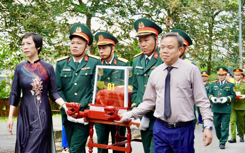 Truy điệu và an táng 14 hài cốt liệt sĩ tại Nghĩa trang liệt sĩ xã Khe Sanh -0