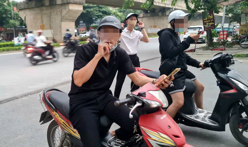 Smoking causes liver damage -0