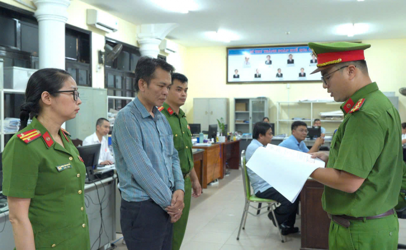 TP Huế: Bắt giam 2 cán bộ phường Thuận Hóa về hành vi nhận hối lộ  -0