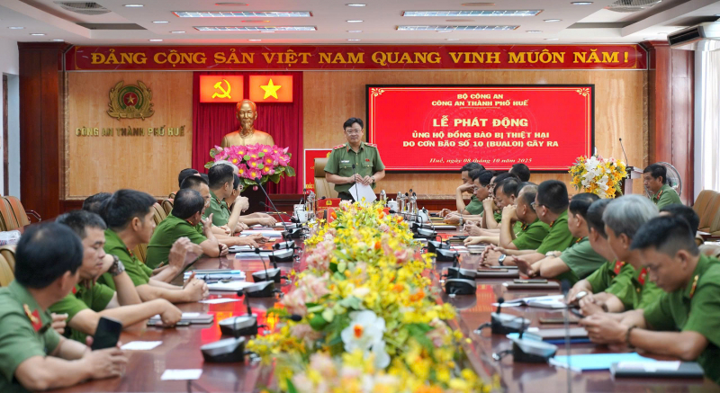 Công an TP Huế quyên góp khoảng 1 tỷ đồng để hỗ trợ đồng bào và CBCS bị thiệt hại do bão -0