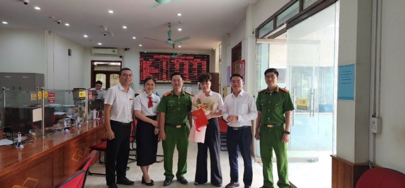 Agribank Chi nhánh Văn Bàn kịp thời ngăn chặn vụ lừa đảo qua mạng chuyển 100 triệu đồng để nhận quà 500.000 USD -0