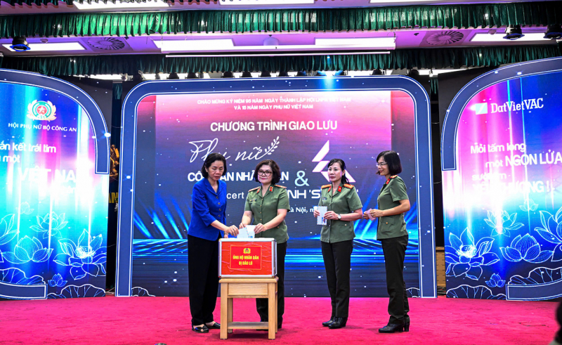 Giao lưu “Phụ nữ CAND và Concert Em Xinh Say Hi” -0