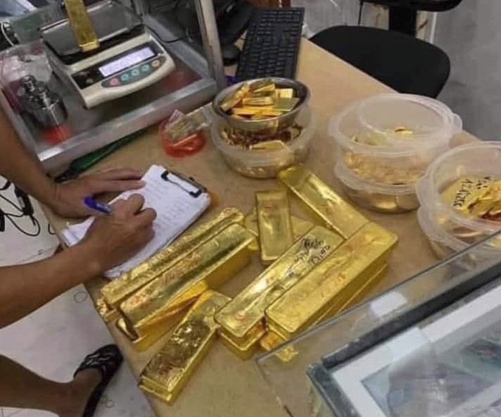 Mặt nạ “người vận chuyển vàng”: Cạm bẫy xuyên biên giới -1