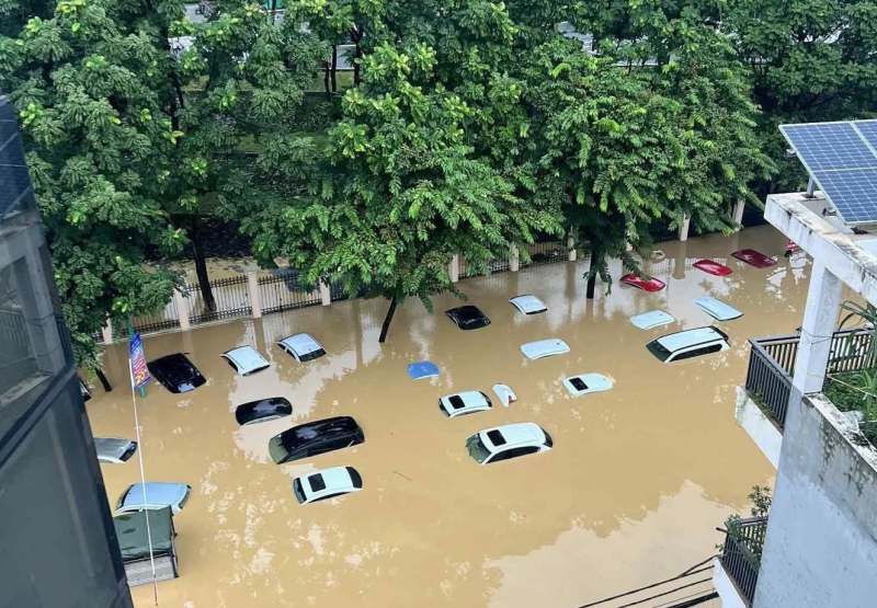 Lực lượng Công an trắng đêm giải cứu người dân Thái Nguyên bị mắc kẹt trong mưa ngập lịch sử -0