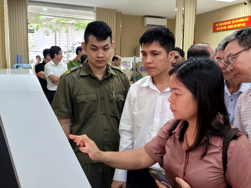 TP Hồ Chí Minh: Công an cấp xã đồng loạt ra mắt Bộ phận Một cửa -1